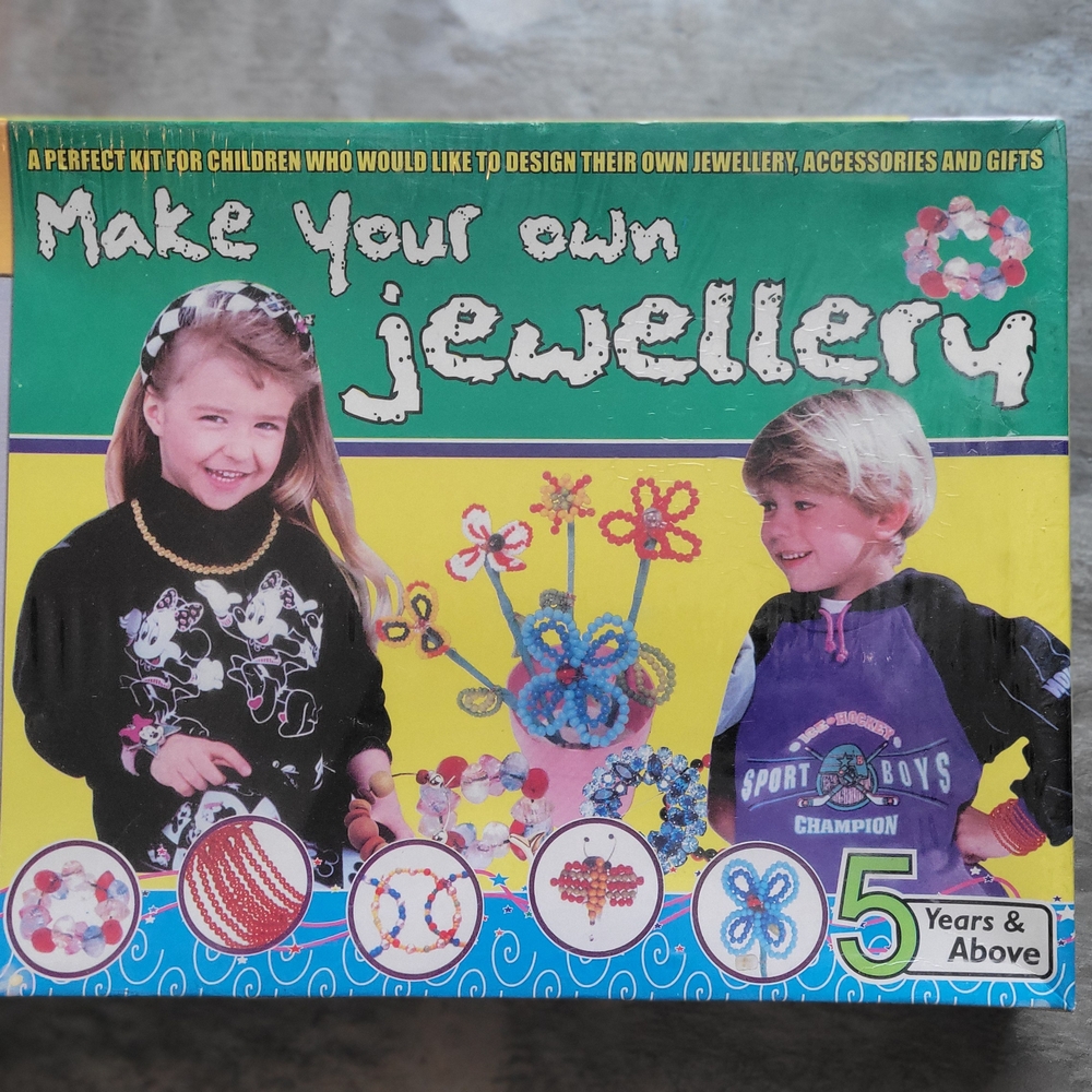 Vintage 90s Jewelry/Bead Kit🌀